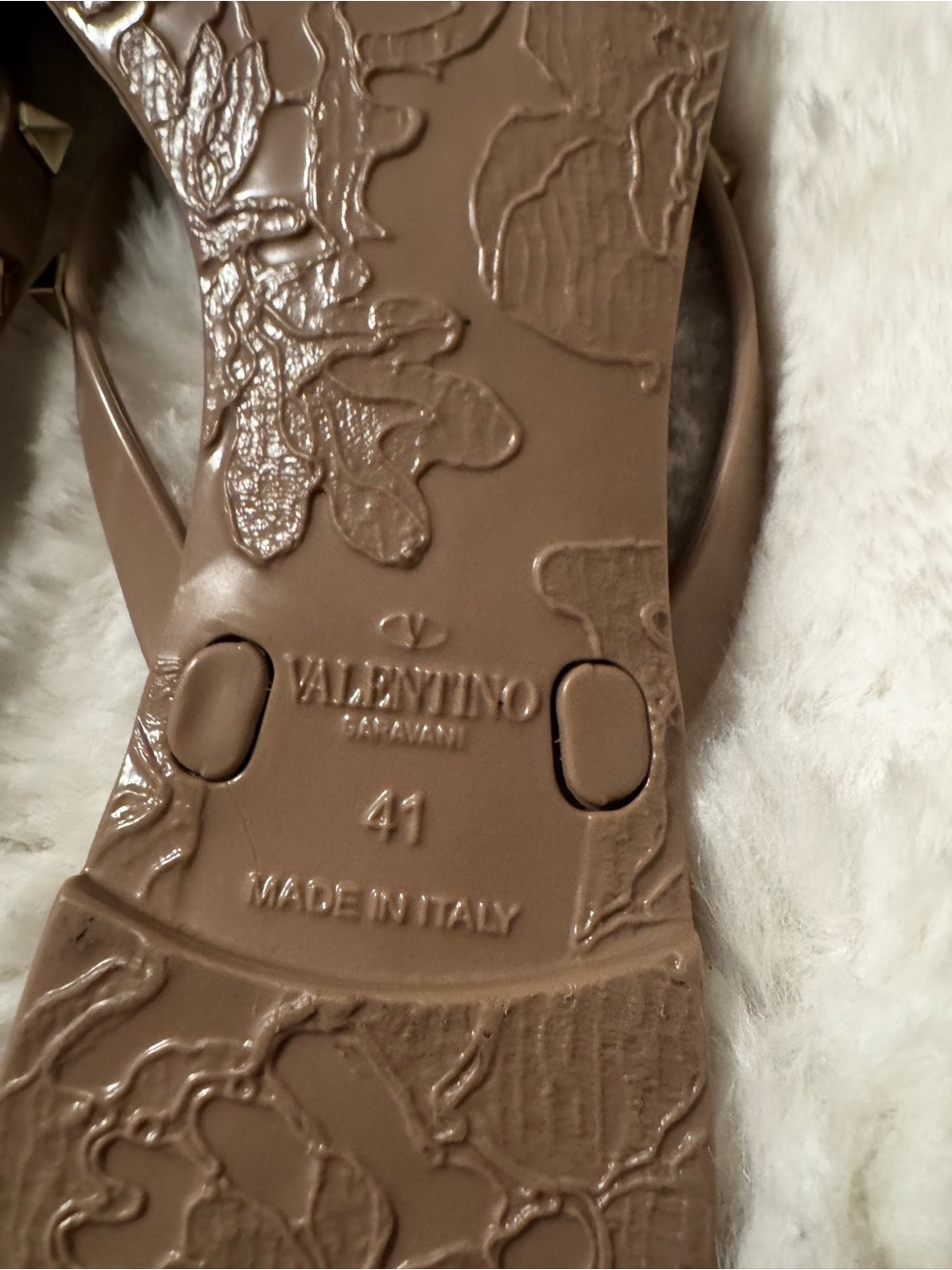 Valentino Garavani Rockstud PVC Jelly Thongs
Size 41 which is exactly 26.6 cm - Picture 8 of 8